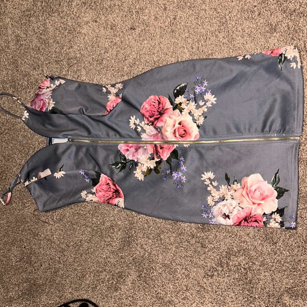 the color ia grey and pink